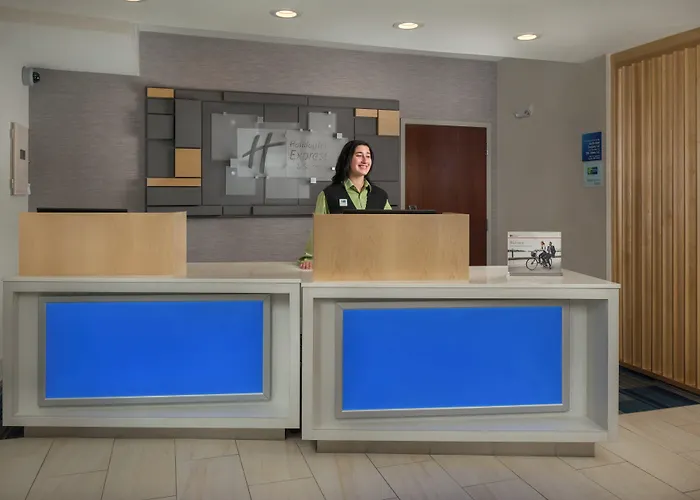 Holiday Inn Express Lawrence By Ihg